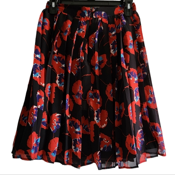 Modcloth Poppy Floral Pleated A-Line Chiffon Skirt - Picture 3 of 11